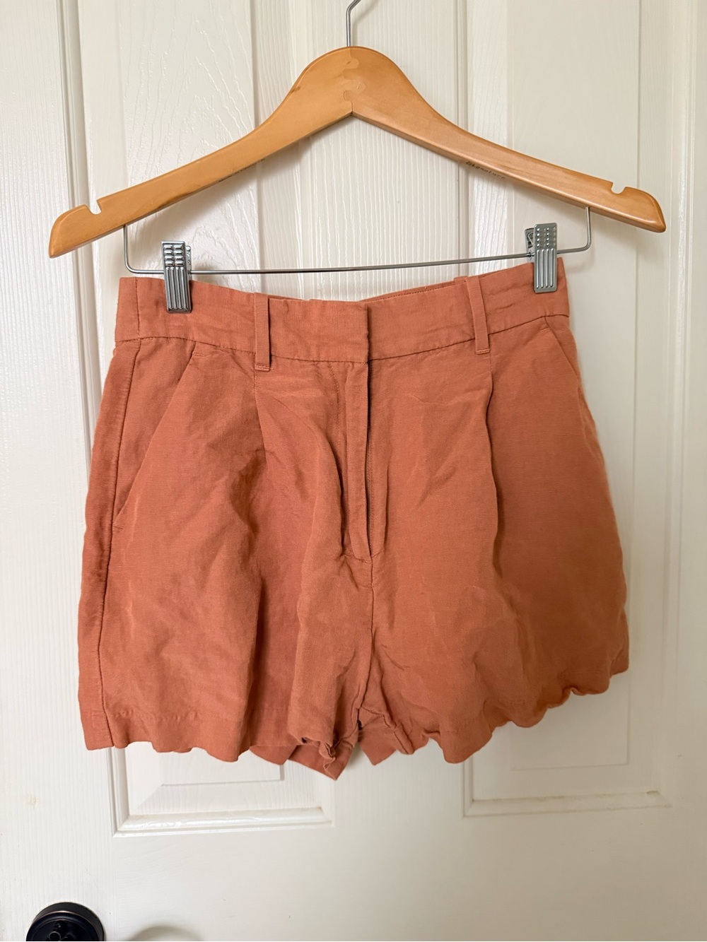 H&M Women's Scallop Hem High-Rise Shorts - Rust Orange